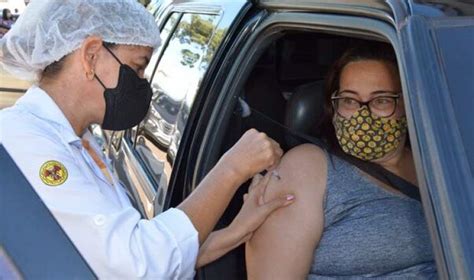Novo calendário de vacinação (foto: Prefeituras da região antecipam vacinação de profissionais ...
