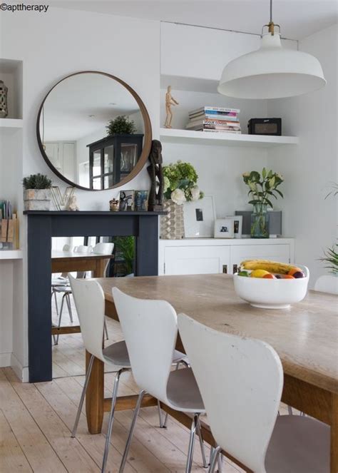 For example, mirrors in the dining room shouldn't face the kitchen stove or the window, and mirror should not face each other in long hallways. L'aménagement d'une maison Feng Shui | Home, Modern ...