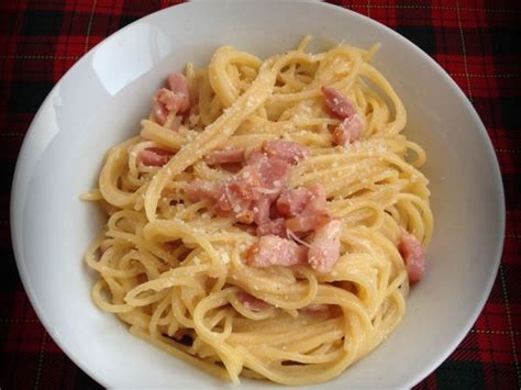 Perejil para espolvorear por encima. Espaguetis a la carbonara sin nata | Receta | Recetas de ...