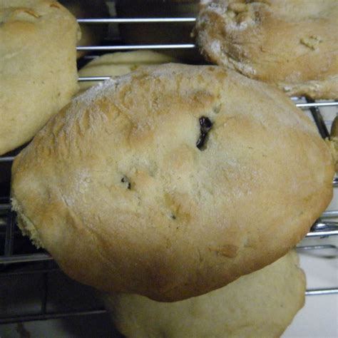 Raisin Filled Cookies | Raisin filled cookies, Filled cookies, Raisin cookie recipe