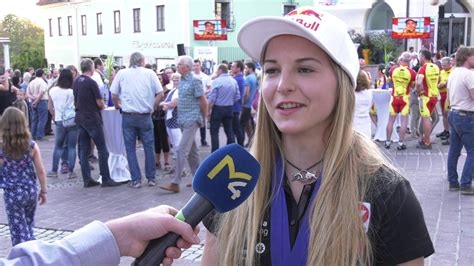 Empfang der Kletter-Weltmeisterin Jessica Pilz in Haag ...