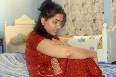Our site connects strangers in kerala, and even people from all over the world together. Hot Beautiful Kerala Aunty in Bedroom | HOT MALLU AUNTIES