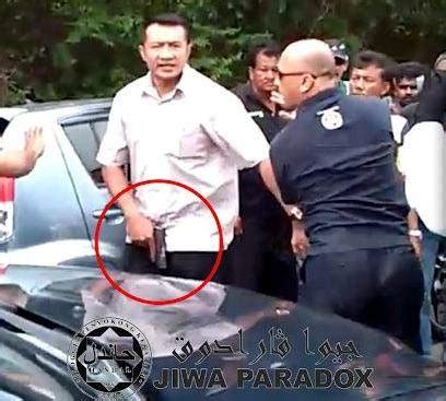 Pemimpin oposisi anwar ibrahim mengklaim telah mendapatkan suara mayoritas di parlemen untuk menjadi perdana menteri. Shinichipedia: Video: Aksi Bodyguard Anwar Acu Senjata Api ...