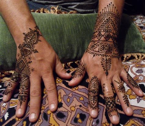Skin henna is super popular now, as. Harris' House of Henna & Body Art - Home | Henna men ...