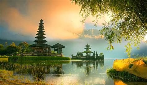 Gunung, pantai, air terjun, kebun teh, persawahan terlukis sangat indah di atas hamparan. photo pemandangan alam yang indah di dunia - Pemandanganoce