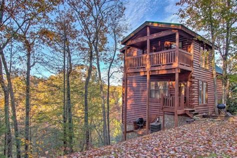 Four guests will find all the rest and relaxation of the smoky mountains while soaking in the outdoor hot tub and eyeing majestic mountain peaks rising over the forests. Pin on Tennessee