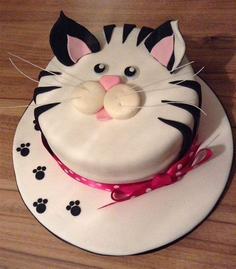 Süße katzen spielen mit eichhörnchen katzen und eichhörnchen sind freunde. Pin von Clara Reiter auf Kindergeburstag kuchen ...