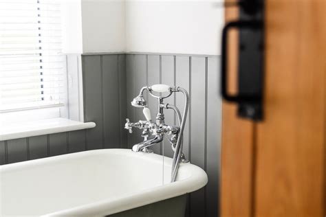 Before you shop for shower fixtures, it's important to understand the basics of shower controls. Shower fixture maintenance