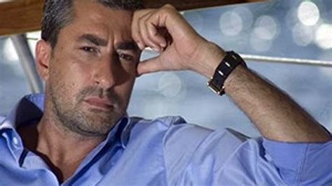 Erkan petekkaya, 1970 yılında elazığ'da doğmuştur. Erkan Petekkaya'nın ayağı kırıldı! - SacitAslan.com