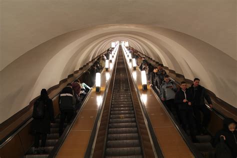 Der besucher merkt schnell, dass die stadt eine einzigartige inszenierung. IMG_1143 | U-Bahn Sankt Petersburg | Marlene alias ...