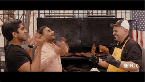 Master of none thrives without them, all the same! Hongerig Aziz Ansari Netflix GIF | GIFs.nl