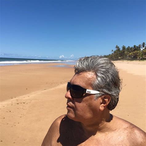 Maybe you would like to learn more about one of these? Sidney Magal posta foto sensual, na praia | OFuxico