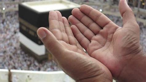 Keutamaan dari puasa arafah ini adalah dapat menghapus dosa yang telah dilakukan selama setahun sebelum dan sesudahnya. Niat Puasa Arafah Jelang Idul Adha 2019 Dilaksanakan Besok ...