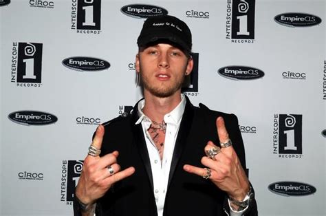 What was the easiest scene to film? Machine Gun Kelly Shares BTS Transformation Into Tommy Lee ...