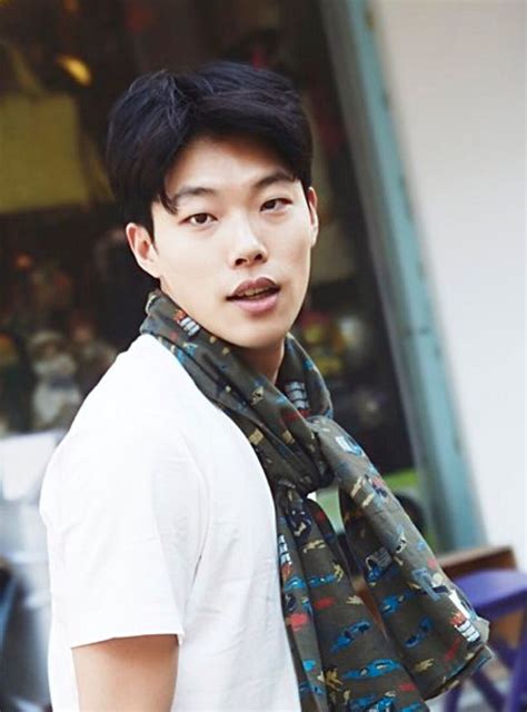 Binahearts is a soompi writer who can be most often seen singing her heart out at karaoke, walking her dog, or indulging in dessert. Pin by HAN HAN on lover | Ryu joon yeol, Ryu jun yeol ...