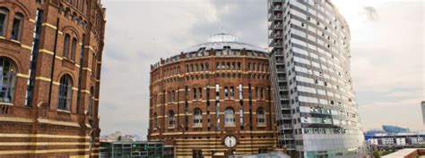 Wir hörten schon öfter vom gasometer in wien. Anders Wohnen (8): Ein Leben im Gasometer - Anders Wohnen ...