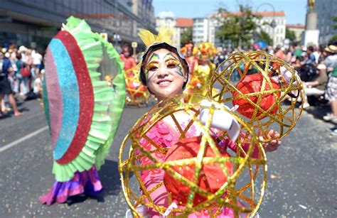 März 2006 öffnete der fünfte „garten der welt seine pforten: Karneval der Kulturen Berlin - B.Z. Berlin