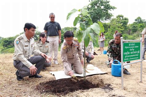 อบจ.ปราจีน ร่วมใจ การลงทะเบียนเพื่อรับการบริการฉีดวัคซีนทางเลือก ซิโนฟาร์ม เริ่มลงทะเบียนวันที่ 20 สิงหาคม 2564 เวลา 9.00น. บ้านเมือง - พ่อเมืองปราจีนฯนำประชาชนปลูกต้นไม้ให้แผ่นดิน