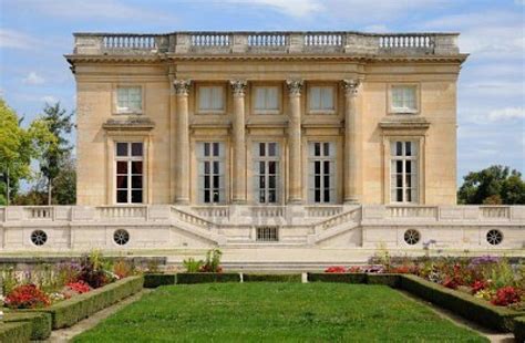 Destinada a todo aquel que quiera. the back of the Petit Trianon - beautiful gardens, glass ...