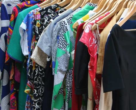 Bisnis jualan baju online memang memiliki peluang yang cukup besar bila dikembangkan. 5 Kiat Sukses Bisnis Baju Online Impor Agar Cepat Laku ...