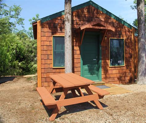 Además, esta cabaña de costa se encuentra a 22,7 km de fort mackinac y a 0,3 km de lake huron. Photo Tour of Mackinac Lakefront Cabin Rentals