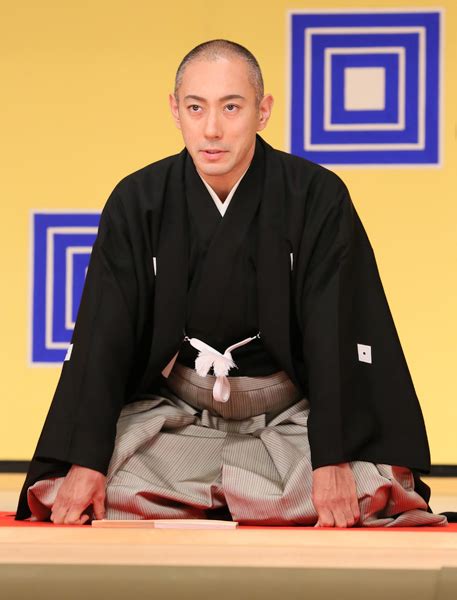 戸板康二 利倉幸一 市川海老蔵 前田純敬 安藤鶴夫 他. 襲名発表の市川海老蔵「團十郎の悲劇」を断ち切るべく奮闘 ...