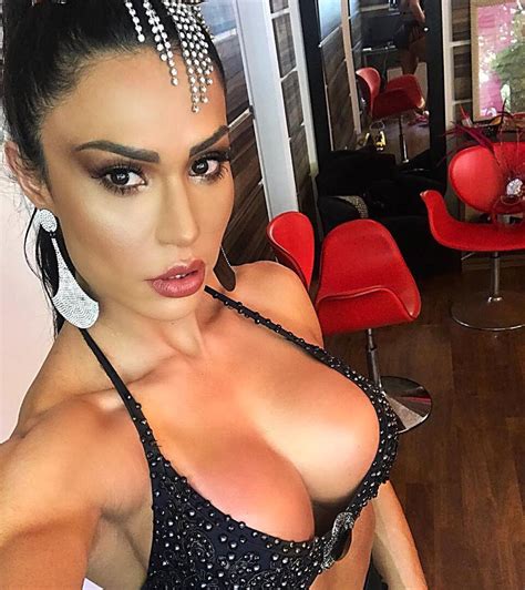 Amor te dedico tudão #vempracasa lingerie mara demais @ateliergd1 #amei #teamgracyanne #bumbumnanuca #casamentoblindado. Gracyanne Barbosa