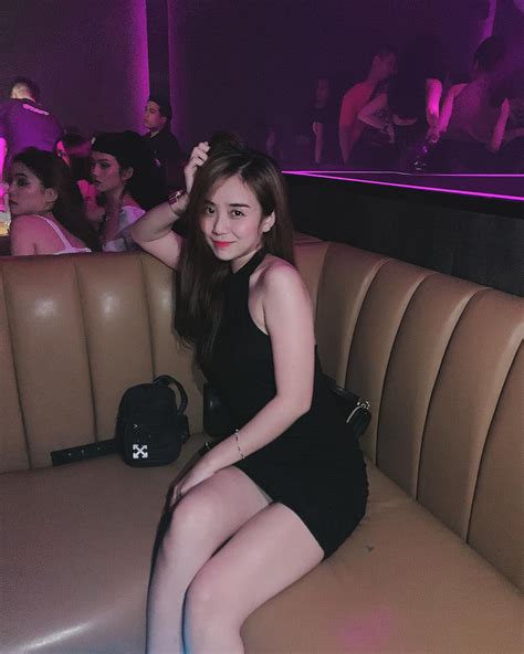 Vợ cũ hoài lâm bất ngờ được dân mạng réo gọi. Vợ hot girl vừa ly hôn Hoài Lâm gây sốt vì mặc váy cưới ...