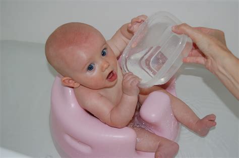 Unique arm locks onto the side of the tub, providing stability for your baby, and. Our Tiny Ocean: Goodbye PUJ...Hello, Papillon Bath Tub ...