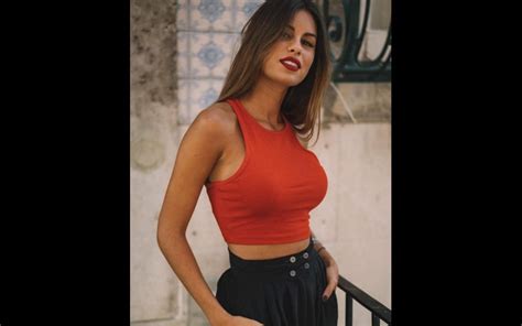 Houve até quem a comparasse à cantora selena gomez. Carolina Loureiro - Muda de visual | Nova Gente