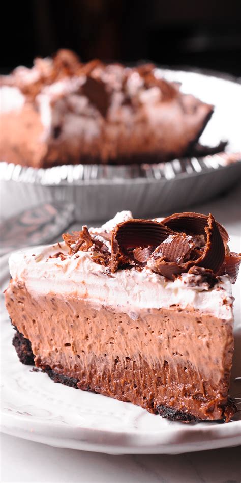 A layered dessert with chocolate pudding, oreos, peanut butter cream cheese and cool whip. Easy Oreo Pudding Layer Dessert : (no bake) Triple Layer ...