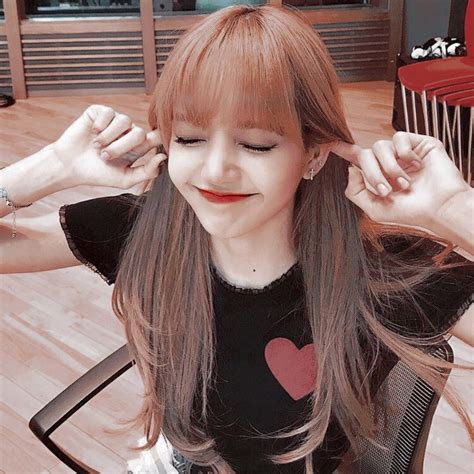 .jennie gif blackpink blackpink wallpaper blackpink rose blackpink outfits blackpink aesthetic blackpink how you like that blackpink lisa blackpink. Pin oleh Daniela Rito di black | Selebritas, Gadis korea ...