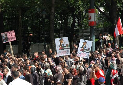 Check spelling or type a new query. FMO: Anti-Israel-Demo in Wien, 4. Juni 2010