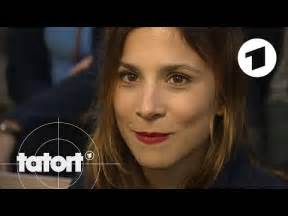 Nun trennen sich also die wege des tatort dortmund und aylin tezel, die den abschied wie folgt kommentiert: Glückwünsche von Aylin Tezel | Tatort - YouTube