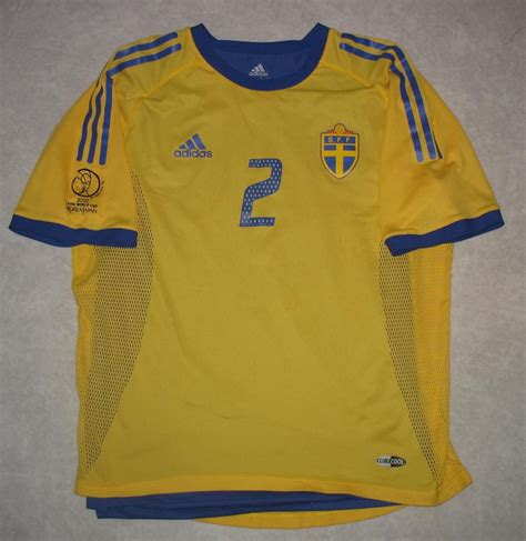 Official classic sweden football shirts from the past 30 years. Sweden Home football shirt 2002 - 2004.