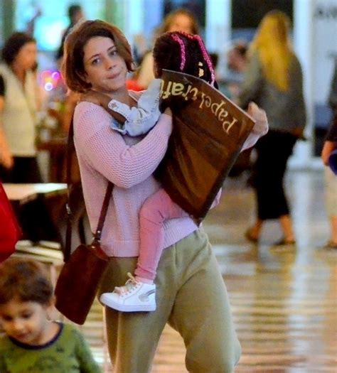 Veja o que andreia leal (andreiamleal) descobriu no pinterest, a maior coleção de ideias do mundo. Leandra Leal curte passeio no shopping com a filha, Julia ...