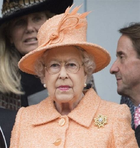 Her majesty queen elizabeth ii (elizabeth alexandra mary) is the current queen of the. Queen Elizabeth's Turbulent 1960's Drama: The Crown Season ...