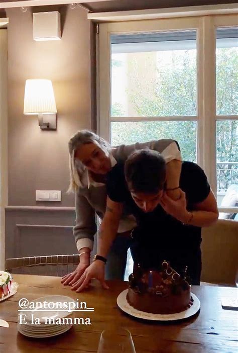 A casa di belen rodriguez e antonino spinalbese c'è grande attesa per l'arrivo di luna marì: Belen festeggia il compleanno del fidanzato con la ...