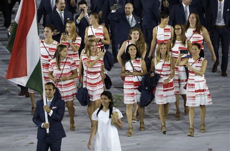 Szilágyi áron legyőzte az olasz luigi samelét a férfi kardozók tokiói döntőjében, így london és és rio de janeiro után sorozatban harmadszor lett olimpiai bajnok, ez korábban senkinek sem sikerült. Látványos megnyitóval megkezdődött a XXXI. Nyári Olimpia ...