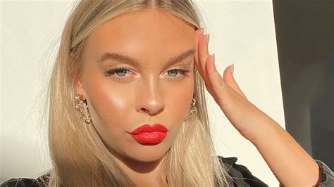She is best known for her youtube content based on fashion. "Darf nicht schwanger werden!" Dagi Bee nimmt Akne ...