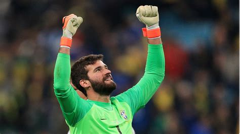 ˈalisõ ˈbɛkeɾ, born 2 october 1992) is a brazilian professional footballer who plays as a goalkeeper for premier league club liverpool and the brazil national team. ¿Desde cuándo no le hacían gol a Alisson? | Goal.com