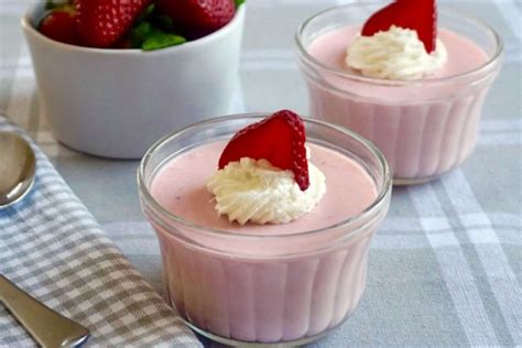 Jelly yang kaya serat dan lembut kenyal sangat cocok untuk berbuka sore nanti. Resep Jelly Yoghurt, Inspirasi Dessert Manis untuk Berbuka