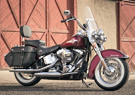 Just check out the iconic fuel tank with chrome badging, big wrap around fenders with two tone paint, spoked wheels with whitewall tires, and all that. Harley-Davidson 1690 SOFTAIL HERITAGE CLASSIC FLSTC 2017 ...