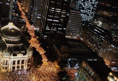 Isso iria acabar com esta farra, ao menos dos altos salários e de dezenas de cargos cabide que temos nos dias de hoje. Jovens Adoradores: Manifestaçoes no Brasil