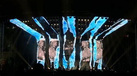 Englands megastar ed sheeran kündigt nach seinem neuen album „÷ 5. Part 2 of 3: Ed sheeran live Mumbai, India 2017. Divide ...