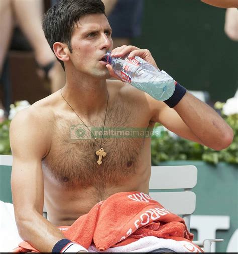 Srpski teniser novak đoković rekao je danas da je srećan zbog osvajanja trofeja na vimbldonu i istakao da ne postoji bolje mesto za povratak od tog turnira. famousmales > Novak Djokovic shirtless