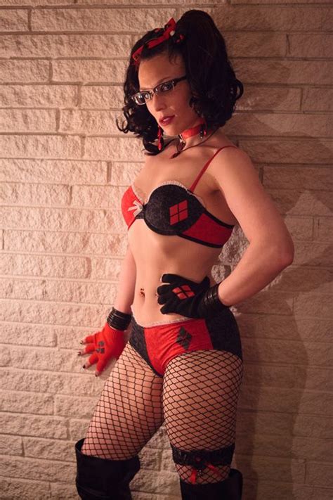 Harley quinn is a super villain in the dc universe. Pin em Harley Quinn