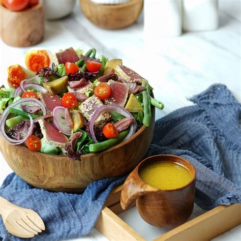 Salad sayur untuk diet sudah menjadi bagian yang tak terpisahkan sebagai menu diet rendah kalori, rendah karbohidrat berbagai variasi resep salad sayur di indonesia sangat banyak dan beragam. Enatura - Tuna Enacoisse Salad Bowl