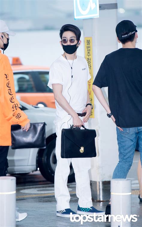 정보 갓세븐 jb, 라이브방송 배경으로 외설적인 사진 도배. HD포토 갓세븐(GOT7) 주니어, '멋짐 가득한 화이트 패션 ...