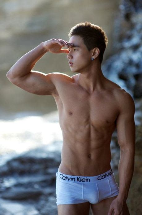 I like to see other big men do the same. BULGE GALLERY: Hot Asian boy's bulge